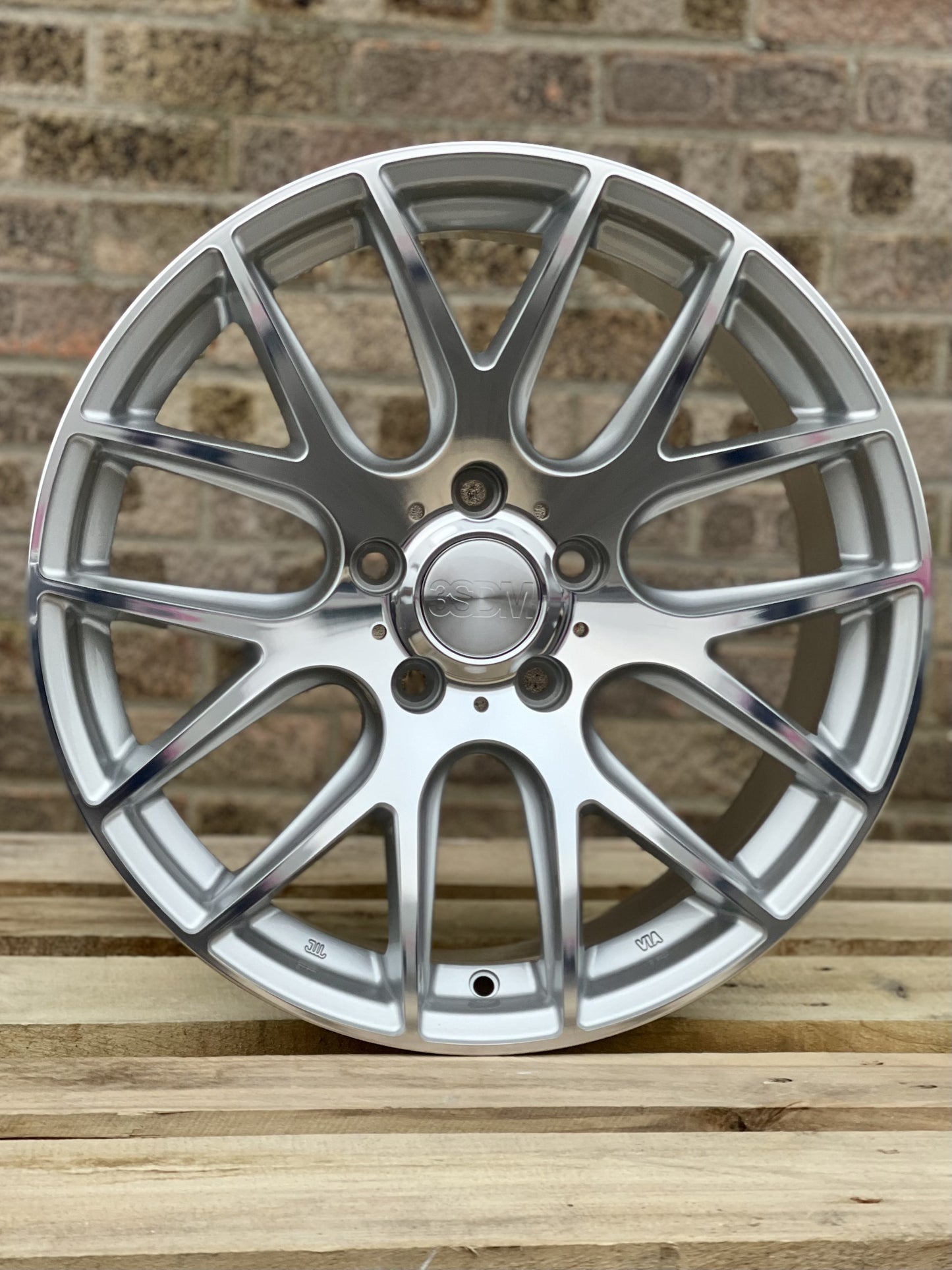 18" Volkswagen Transporter 3SDM 0.01 Silver Cut Alloy Wheels