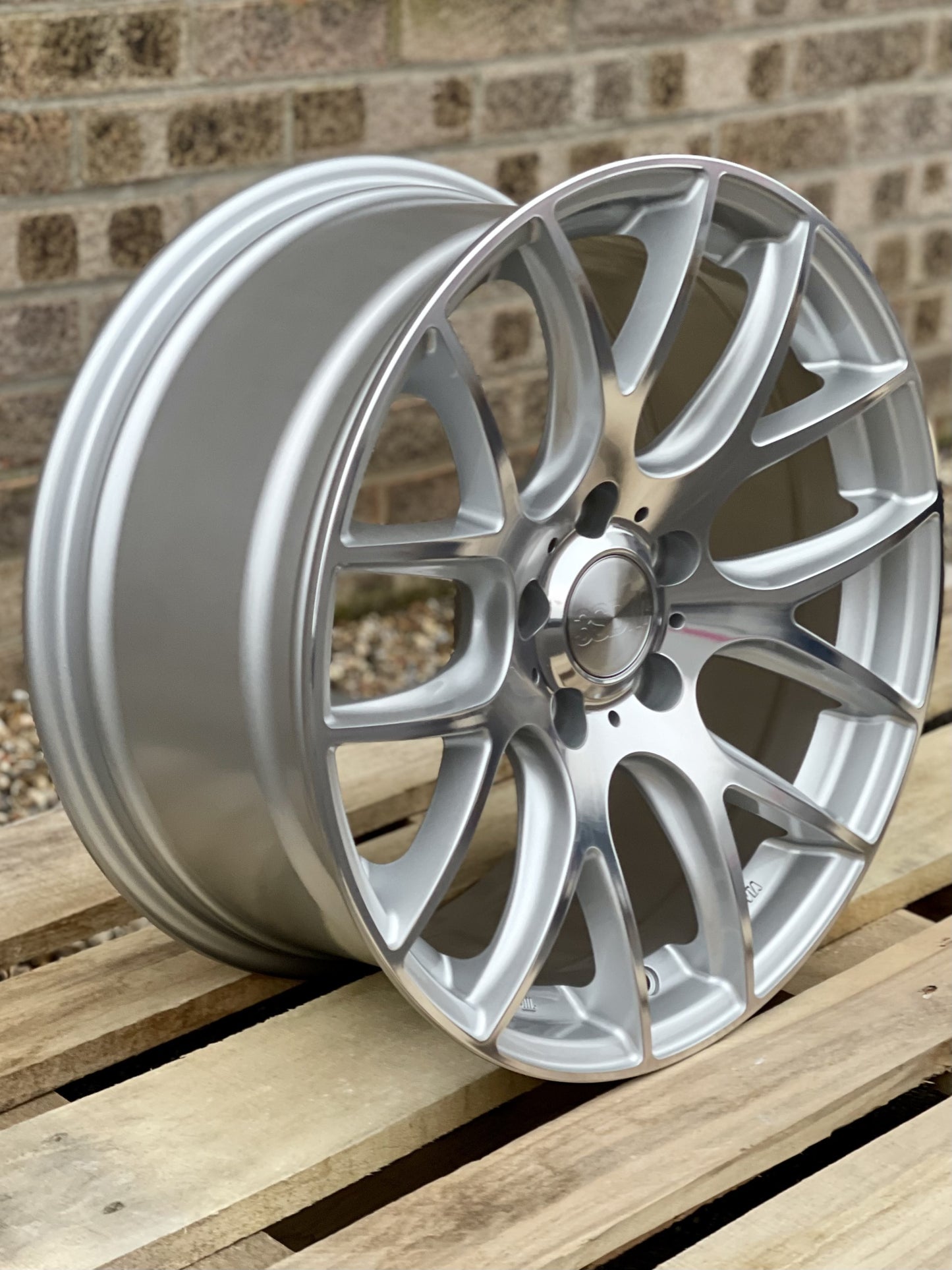 18" Volkswagen Transporter 3SDM 0.01 Silver Cut Alloy Wheels