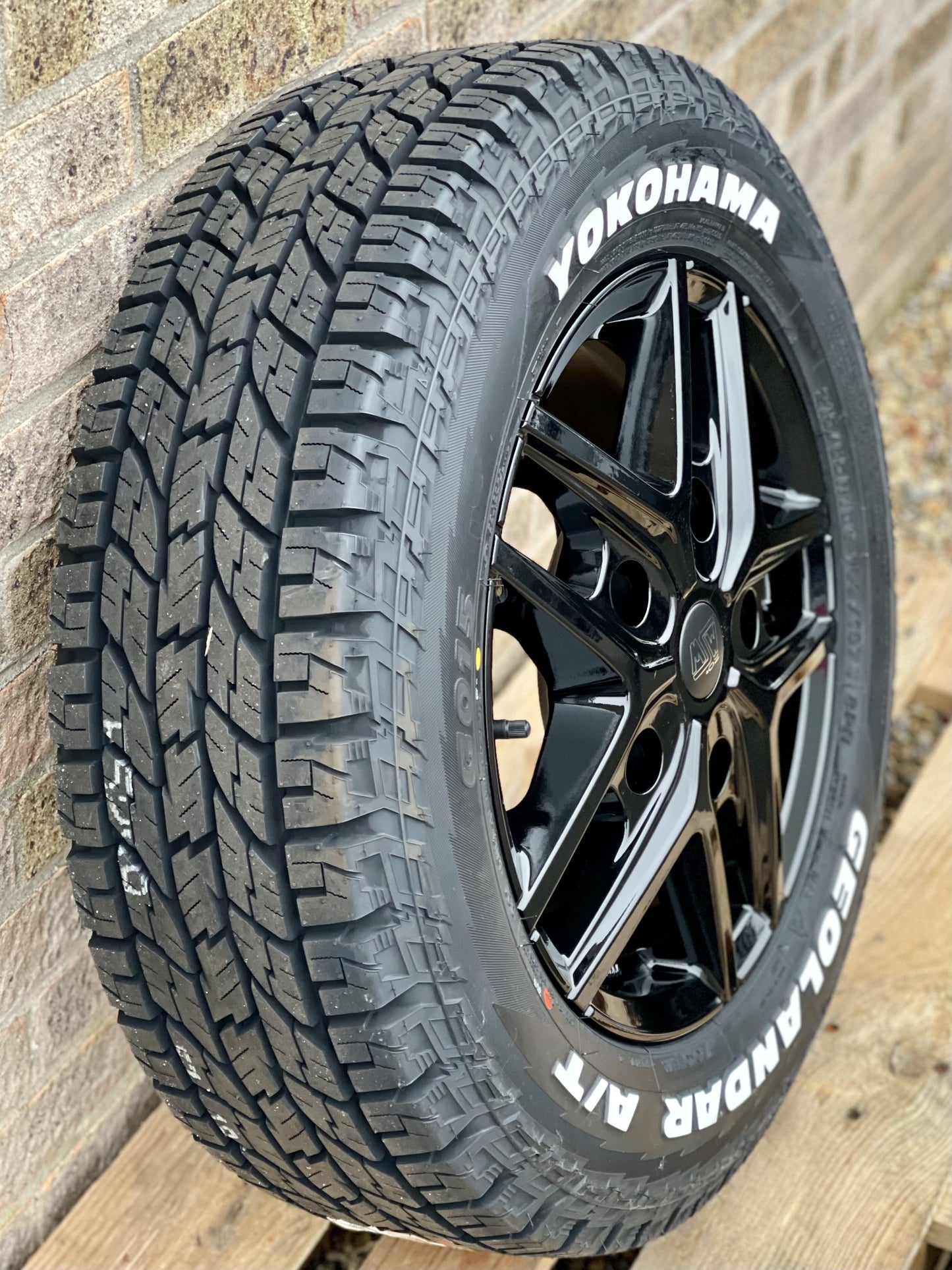 16" Ford Transit Custom MSW 40 Gloss Black Alloy Wheels and Tyres