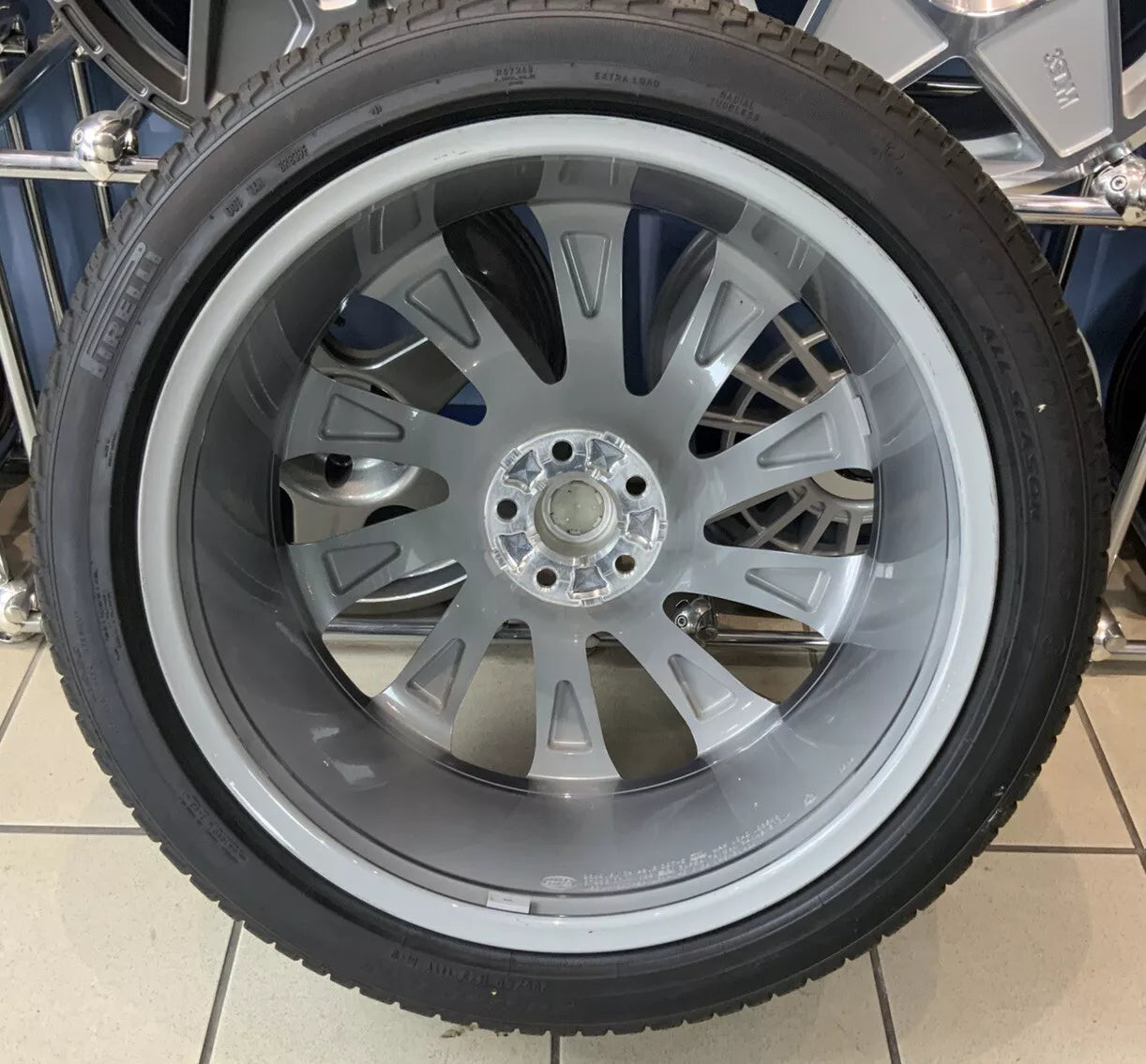 23" Genuine Range Rover Style 1079 Alloy Wheel and Tyre