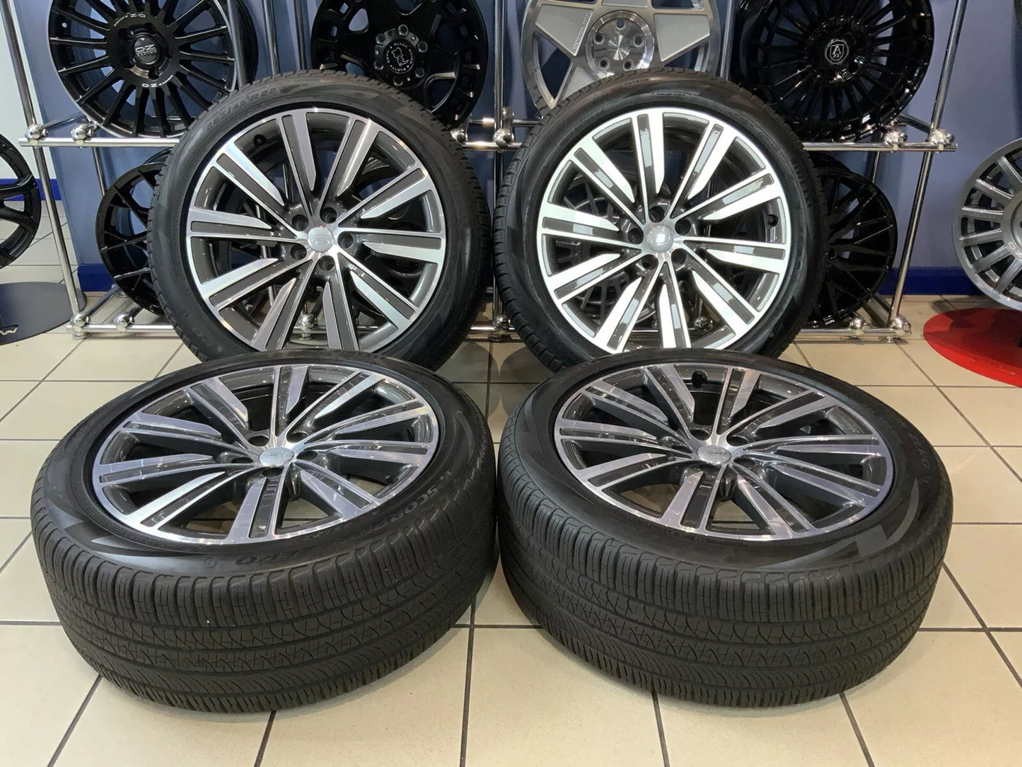 GENUINE RANGE ROVER  L460 22" STYLE 1073 ALLOY WHEELS & TYRES VERY RARE SET