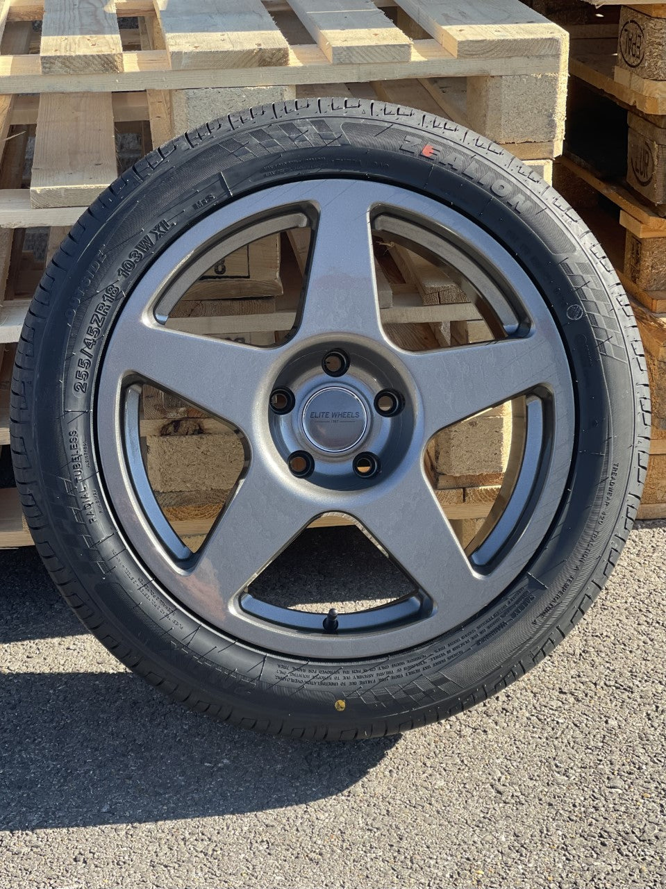 18" Volkswagen T5 T6 Transporter Calibre Five Alloy Wheels and Tyres