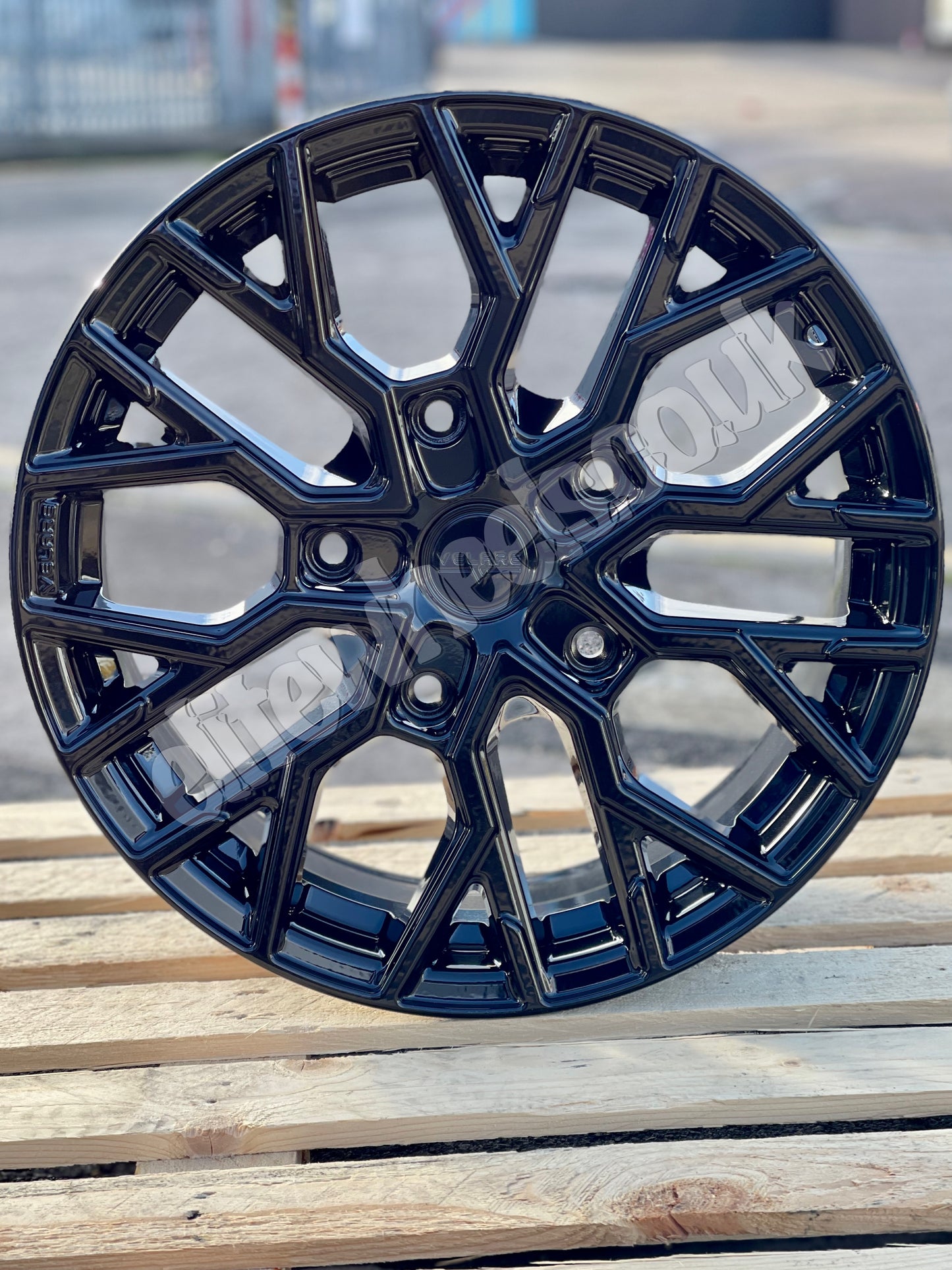 18" Ford Transit Custom Velare VLR-T Gloss Black