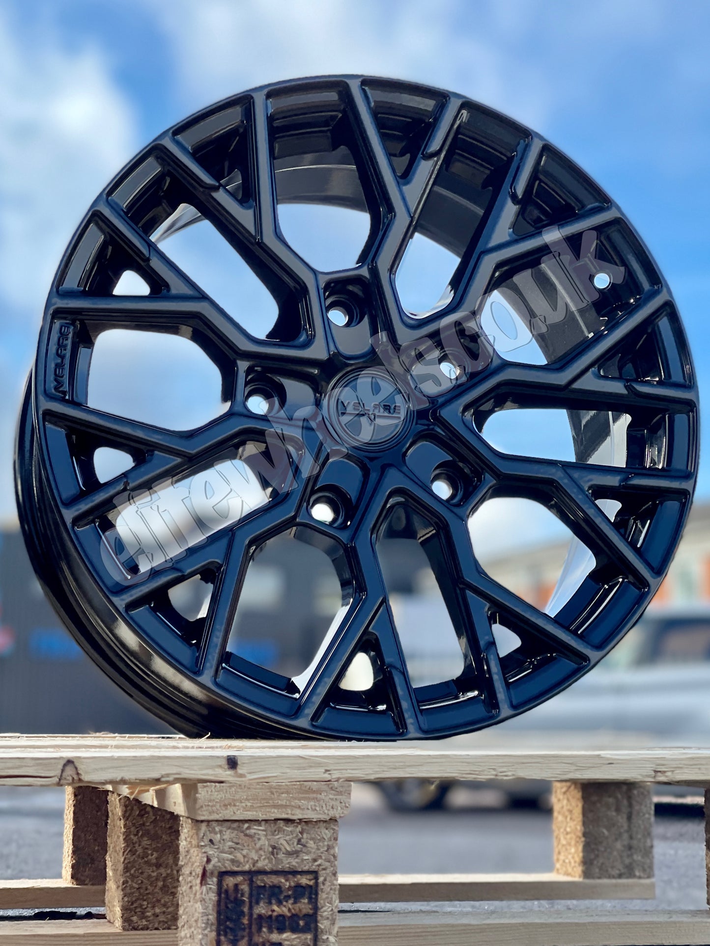 18" Ford Transit Custom Velare VLR-T Gloss Black