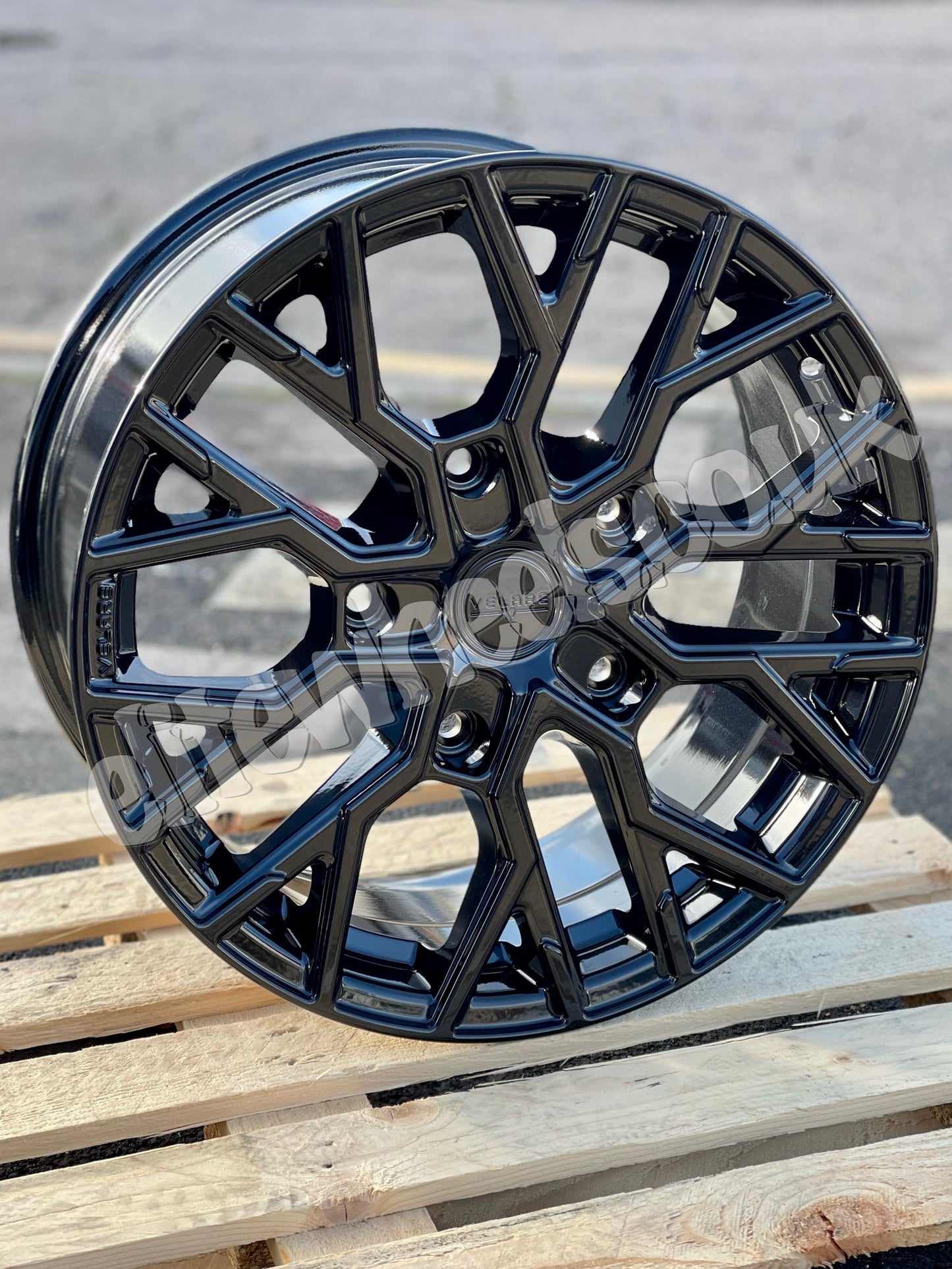 18" Ford Transit Custom Velare VLR-T Gloss Black