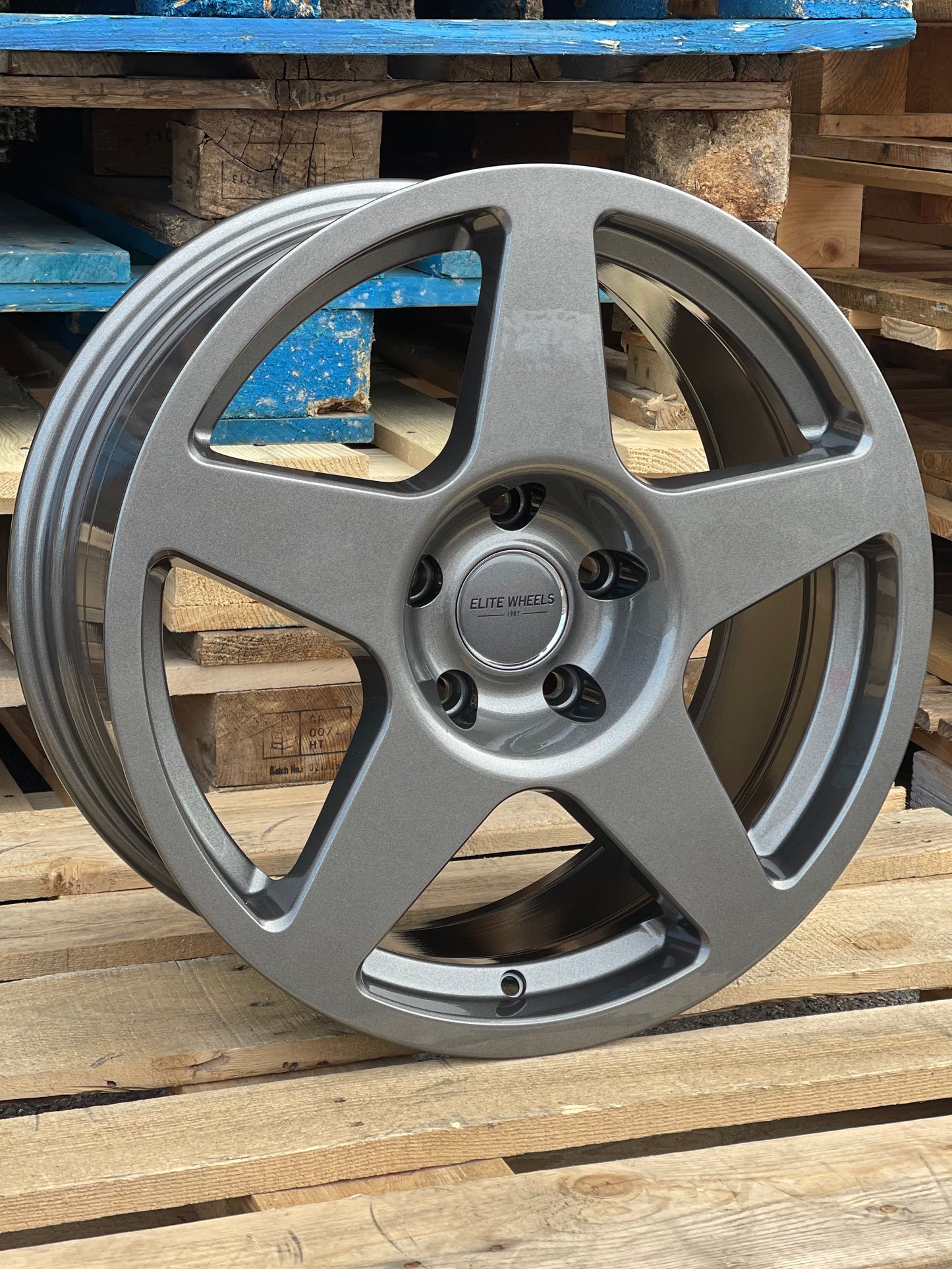 VW Transporter 18" Calibre Five Gloss Gunmetal Alloy Wheels